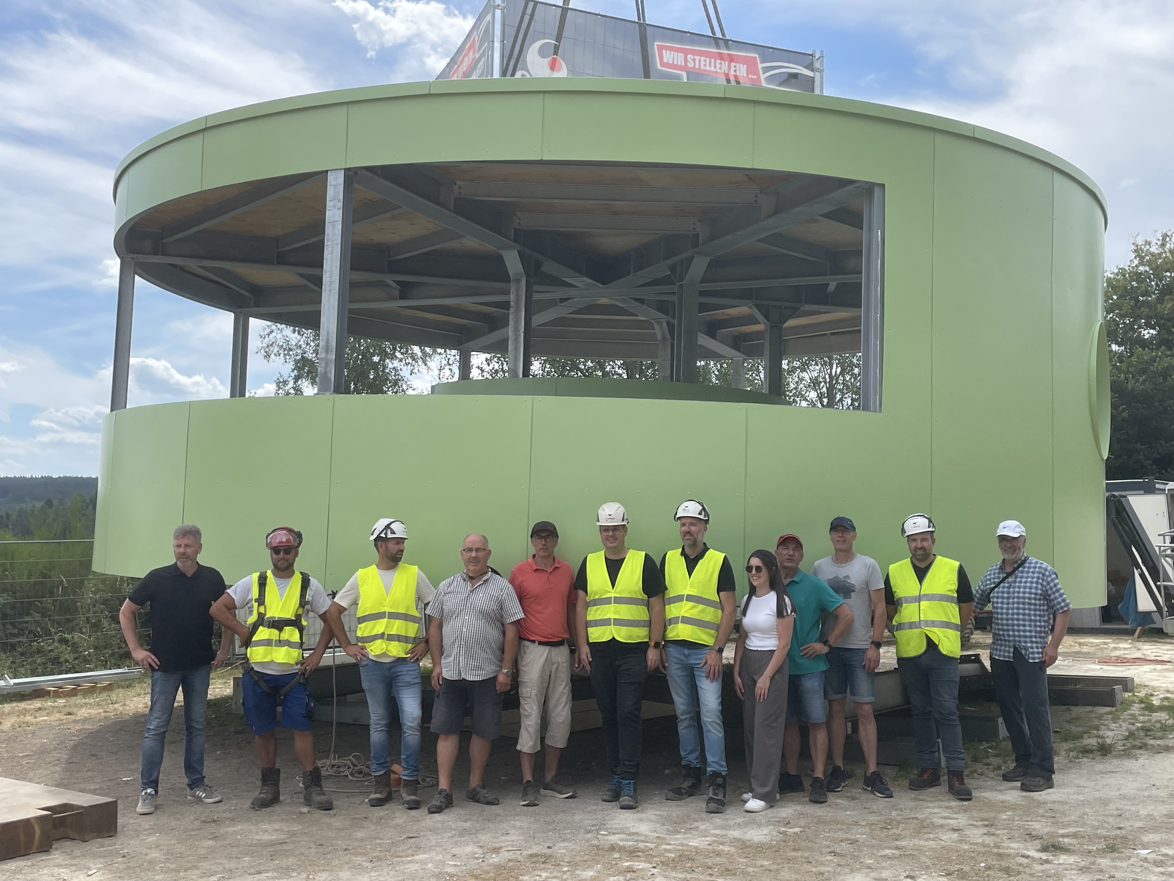 Montageteam vor Ort